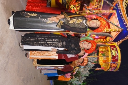 Đông đảo phụ nữ người địa phương tham gia lễ hội