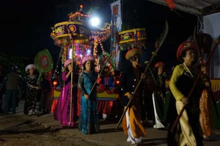 Người dân địa phương rất thành kính đối với công ơn của Bà