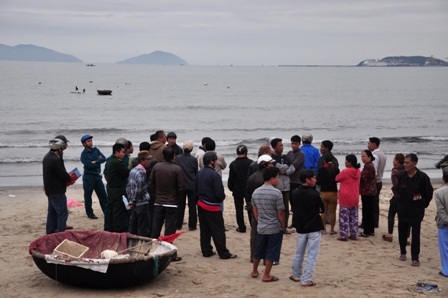 Lực lượng chức năng và người dân địa phương đang tổ chức tìm kiếm thi thể ông Hùng