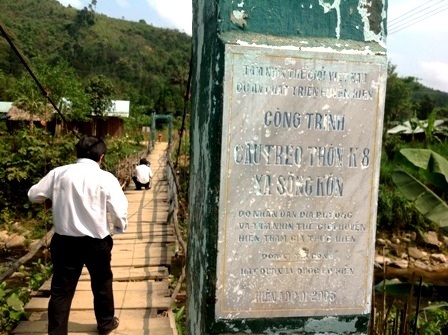 Không có cầu treo nào có biển báo về tải trọng