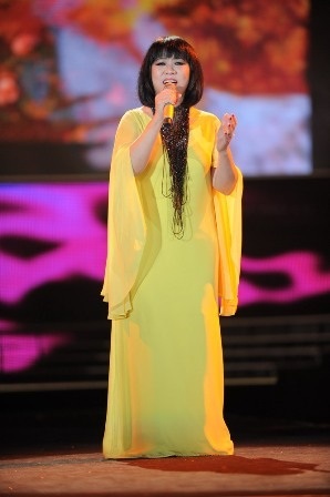 Thu hát cho người với ca sĩ Cẩm Vân