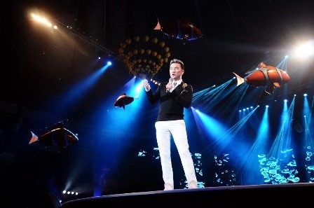 Đàm Vĩnh Hưng trình bày liên khúc “Tình em xứ Quảng và Biển tình”