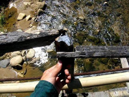 Lan can cầu đã hư hỏng