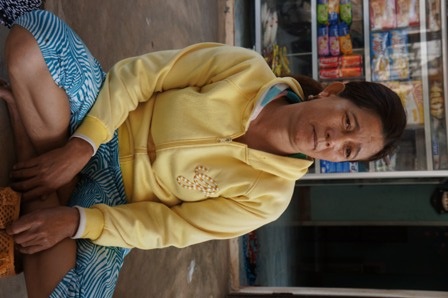 Bà Trịnh Thị Minh Nguyệt (mẹ của Trung) kể lại hoàn cảnh của gia đình