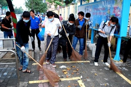 Gần 7.500 lượt người tham gia “Ngày Chủ nhật xanh” mỗi năm - 1 Lực lượng Đoàn viên thanh niên Đà Nẵng tham gia “Ngày Chủ nhật xanh – sạch – đẹp”