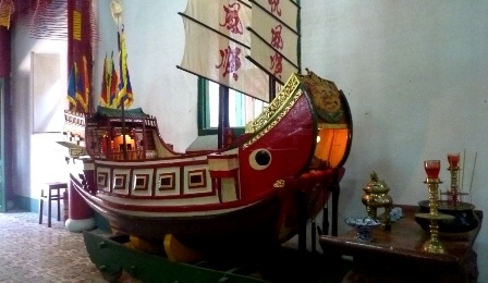 Người Hoa thờ con tàu đã đưa họ từ mẫu quốc đến với Hội An