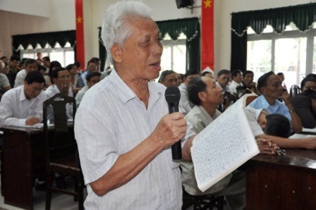 Ông Nguyễn Bá Thanh: Không khoan nhượng với tham nhũng! - 2 Cử tri quận Liên Chiểu bức xúc về tình trạng tham nhũng tràn lan