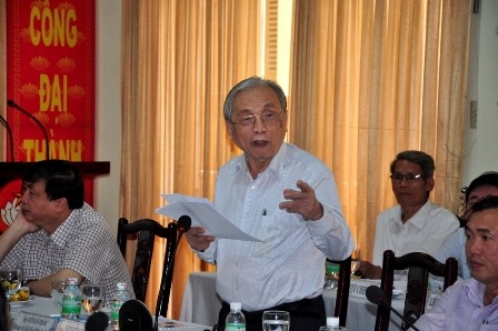 Đại diện nhà đầu tư trình bày phương án xây cầu