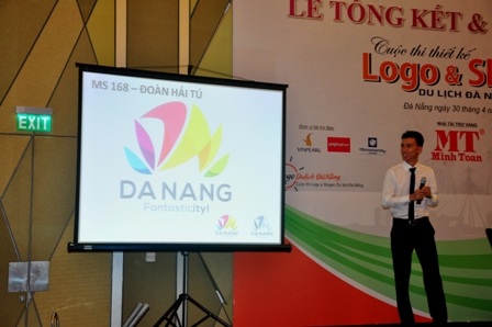 Đoàn Hải Tú thuyết trình về logo và slogan của mình