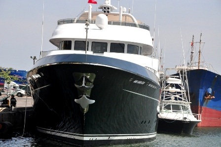 Bên cạnh siêu du thuyền Dorothea III là du thuyền nhỏ dùng để dạo chơi trên sông khi có sóng êm.