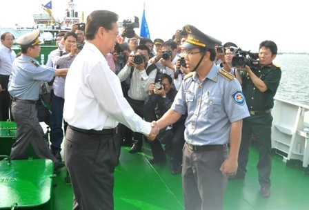 Thủ tướng Nguyễn Tấn Dũng chúc mừng lực lượng Kiểm ngư Việt Nam trong ngày ra mắt