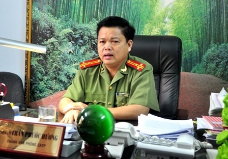 Chánh Văn phòng Công an TP Đà Nẵng – Thượng tá Trần Phước Hương - trao đổi với PV