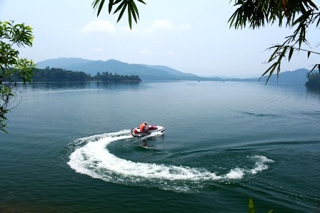 Hồ Phú Ninh bình yên