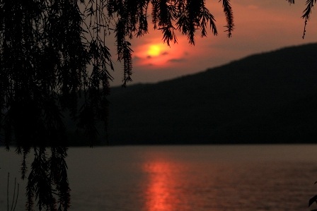 Hoàng hôn trên hồ Phú Ninh