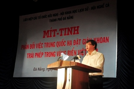 Ông Bùi Văn Tiếng – Chủ tịch Hội Khoa học lịch sử TP Đà Nẵng - phát biểu phản đối Trung Quốc