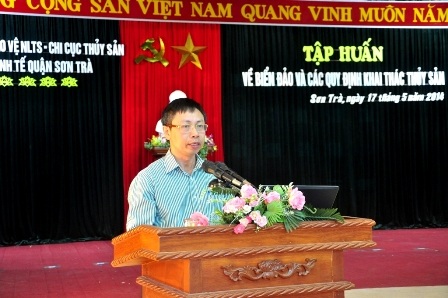 Cục trưởng Cục Khai thác và bảo vệ nguồn lợi thủy sản Đào Hồng Đức phát biểu với bà con ngư dân