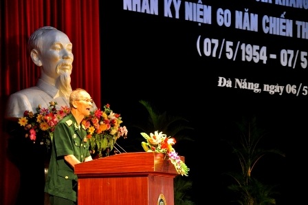 Cựu binh Lê Công Thạnh phát biểu với các đồng đội