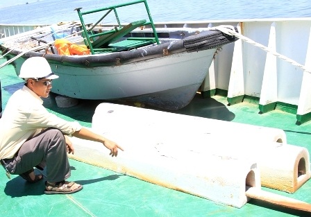 Máy điều hòa đặt bên ngoài tàu KN 766 bị tàu Trung Quốc đâm hỏng