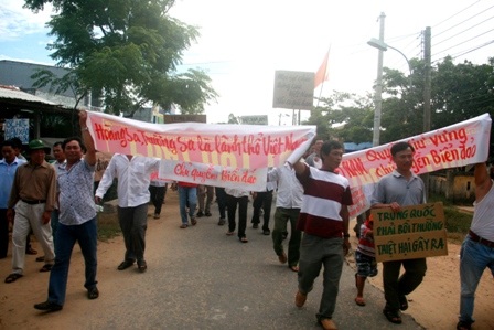 Ngư dân Quảng Nam diễu hành phản đối Trung Quốc xâm chiếm vùng biển nước ta
