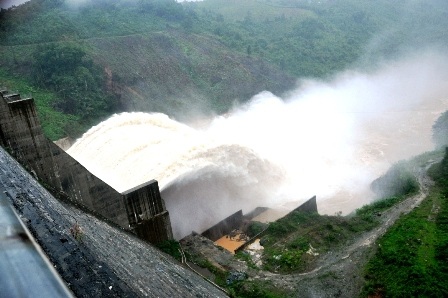 Thủy điện Đắk Mi 4 xả lũ năm 2013