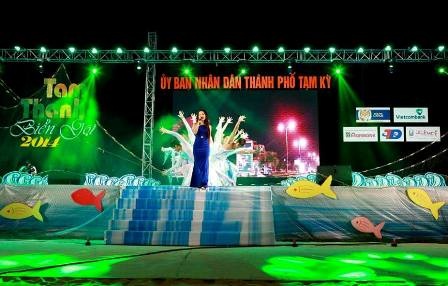 Khai mạc tuần du lịch biển Tam Thanh - 2 Nhiều bài hát ca ngợi biển đảo Việt Nam được các ca sĩ thể hiện
