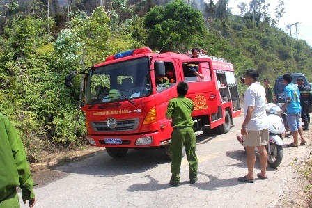 Lực lượng PCCC rất vất vả dập tắt đám cháy