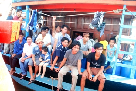 Các ngư dân Quảng Nam cùng người thân vừa trở về sau chuyến biển dài ngày ở khu vực Hoàng Sa