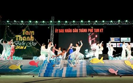 Khai mạc tuần du lịch biển Tam Thanh - 5 Chương trình nghệ thuật được hàng trăm ca sĩ, diễn viên quần chúng tham gia