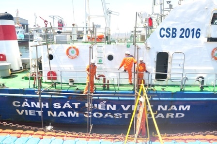 Vết thủng bên trong tàu CSB 2016