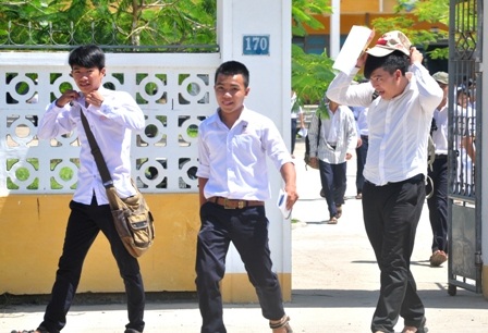 Đề ToáŮ nhẹ nhàng, thí sinh phấn khởi