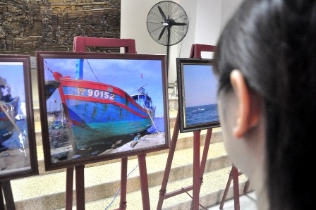 20 hình ảnh về tàu cá ĐNa 90152 được Bảo tàng Đà Nẵng triển lãm cho người dân xem