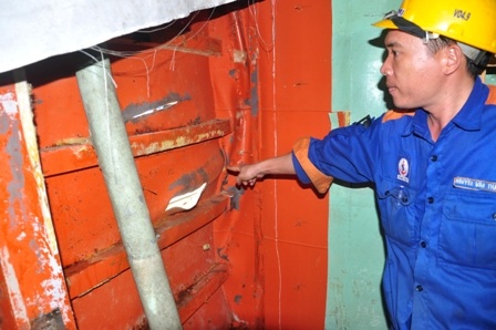 Vết thủng bên trong tàu CSB 2016