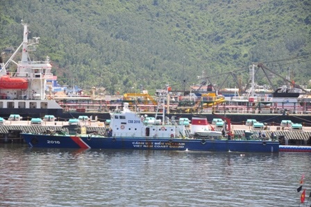 Tàu CSB 2016 đang đậu tại cầu cảng Tổng Công ty Sông Thu để sửa chữa