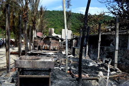 Bảy nhà hàng chỉ còn trơ lại khung sườn