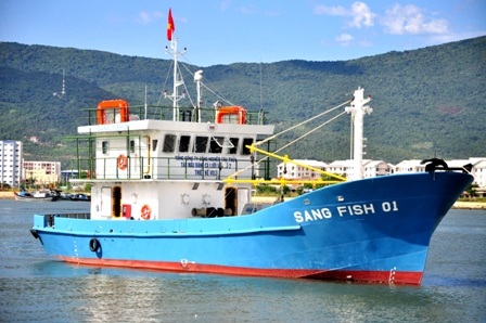 Tàu đang đậu trên sông Hàn và 1 tuần nữa sẽ vươn khơi.