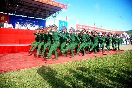 Tái hiện không gian văn hóa, nghệ thuật đặc sắc của đồng bào dân tộc - 3 Khối quân sự và quốc phòng diễu hành trong buổi khai mạc