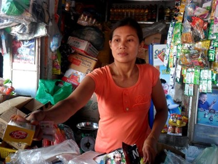 Chị Võ Thị Thu tích góp tiền hụi để mua hàng tạp hóa buôn bán nhưng cũng bị giật hụ