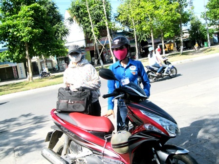 Xe ôm tình nguyện đưa đón thí sinh.