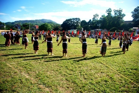 Tái hiện không gian văn hóa, nghệ thuật đặc sắc của đồng bào dân tộc - 7 Các tiết mục biểu diễn của các đoàn tham gia ngày hội