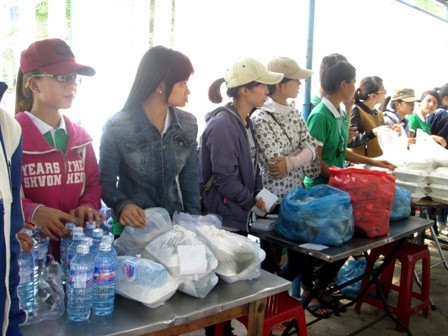 Cơm và nước miễn phí sẵn sàng chờ các thí sinh.