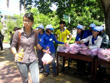 Cơm và nước miễn phí sẵn sàng chờ các thí sinh.