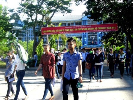 Buổi thi đầu tiên của đợt 2: 30 thí sinh bị đình chỉ thi - 2 Buổi thi đầu tiên của đợt 2: 30 thí sinh bị đình chỉ thi