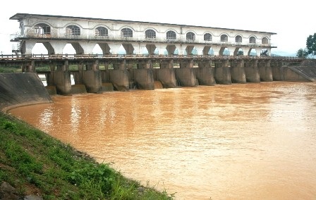 Thủy điện tích nước, dân lao đao vì thiếu nước