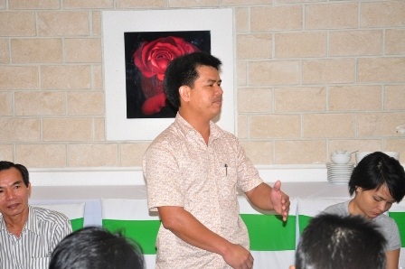 Ông David Seton (áo trắng) - Chủ tịch Tập đoàn Besra tại buổi họp báo