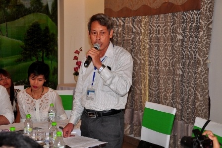 Ông David Seton (áo trắng) - Chủ tịch Tập đoàn Besra tại buổi họp báo