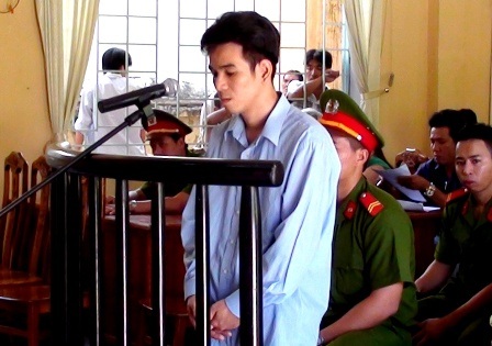 Bị cáo Hồ Văn Bình tại phiên tòa sáng 23/8