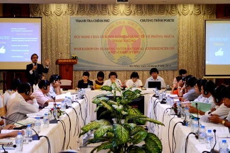 Các đại biểu dự hội nghị chia sẻ kinh nghiệm phòng ngừa tham nhũng ngày 25/8 tại Đà Nẵng