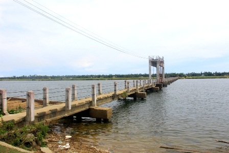Cầu Máng bắc qua sông Trường Giang nối 2 xã Tam Tiến và Tam Xuân 1 (Núi Thành, Quảng Nam)
