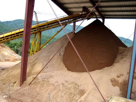 Besra tiếp tục đào vàng, ngành thuế vẫn "chờ chỉ đạo" - 1 Mỏ vàng Bồng Miêu bắt đầu hoạt động trở lại vào ngày 30/9
