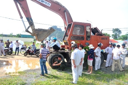 Người dân phản ứng quyết liệt nên xe cơ giới của đơn vị thi công không thể tiếp tục làm việc